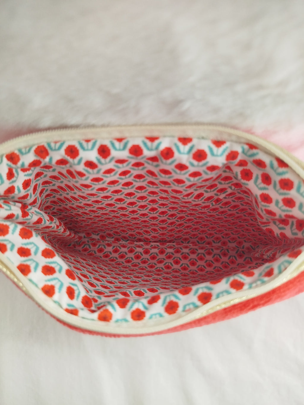Pochette zippée artisanal cousu main , tissu éponge bambou corail